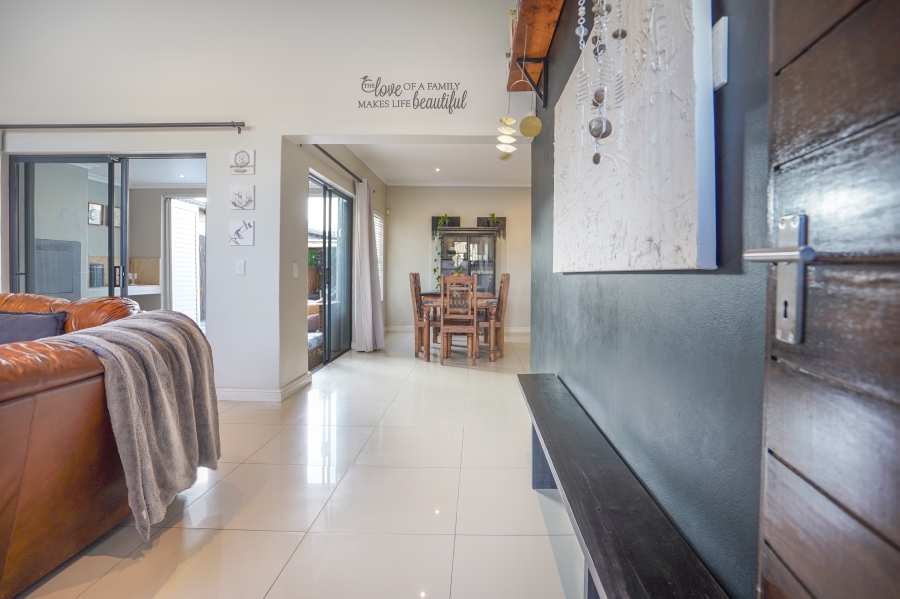 3 Bedroom Property for Sale in Parklands North Western Cape